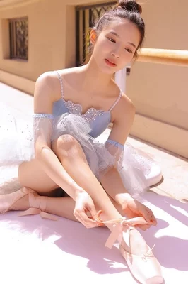 巜被部长玩弄的人妻》 巜被部长玩弄的人妻》